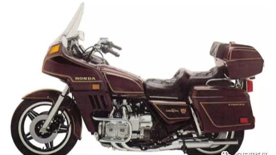 摩托车中的陆地巡洋舰，本田金翼的发展历程