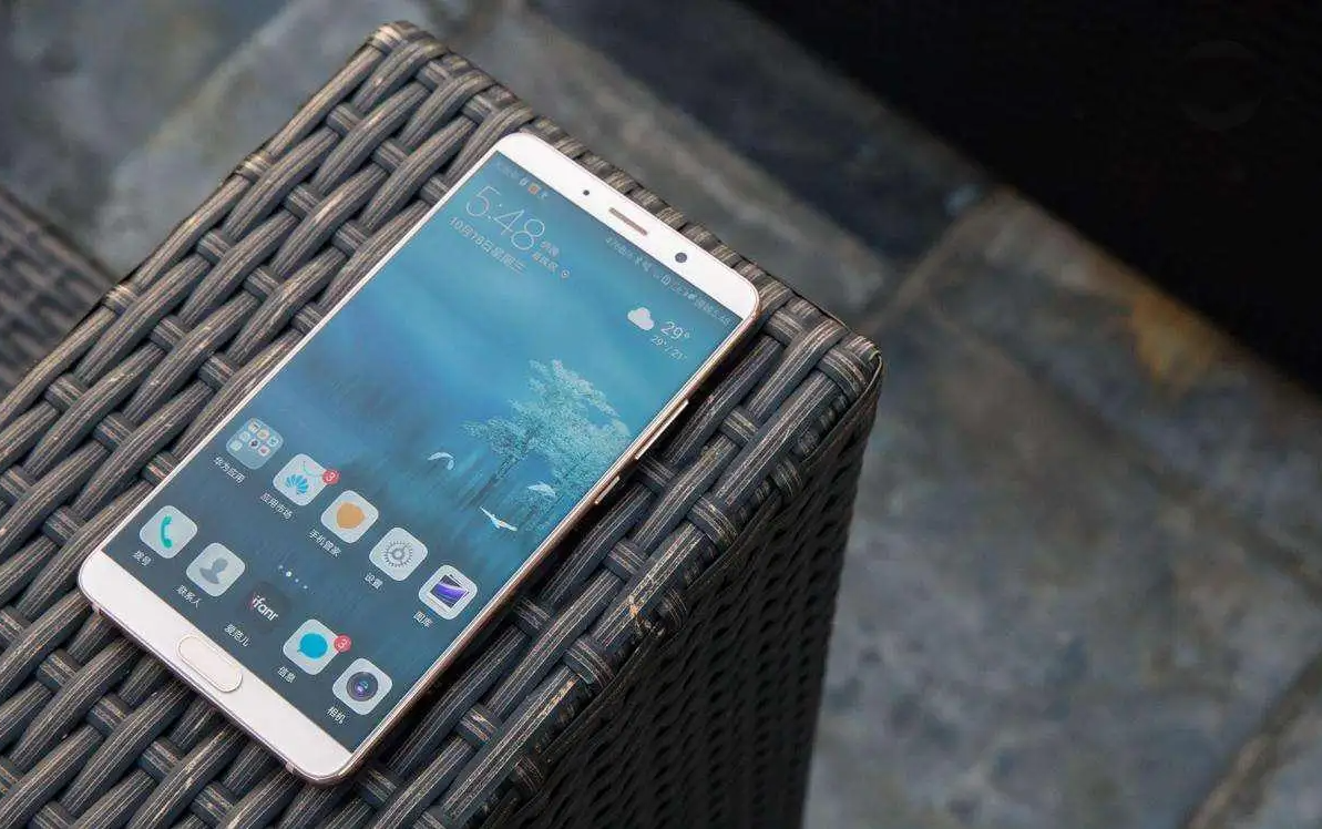 华为鸿蒙系统|从4499元跌入百元市场，2K屏+徕卡镜头，华为鸿蒙旗舰太亲民