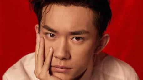 宋威龙|易烊千玺已成少年总裁，宋威龙却既无少年感也无男人味，这差异！