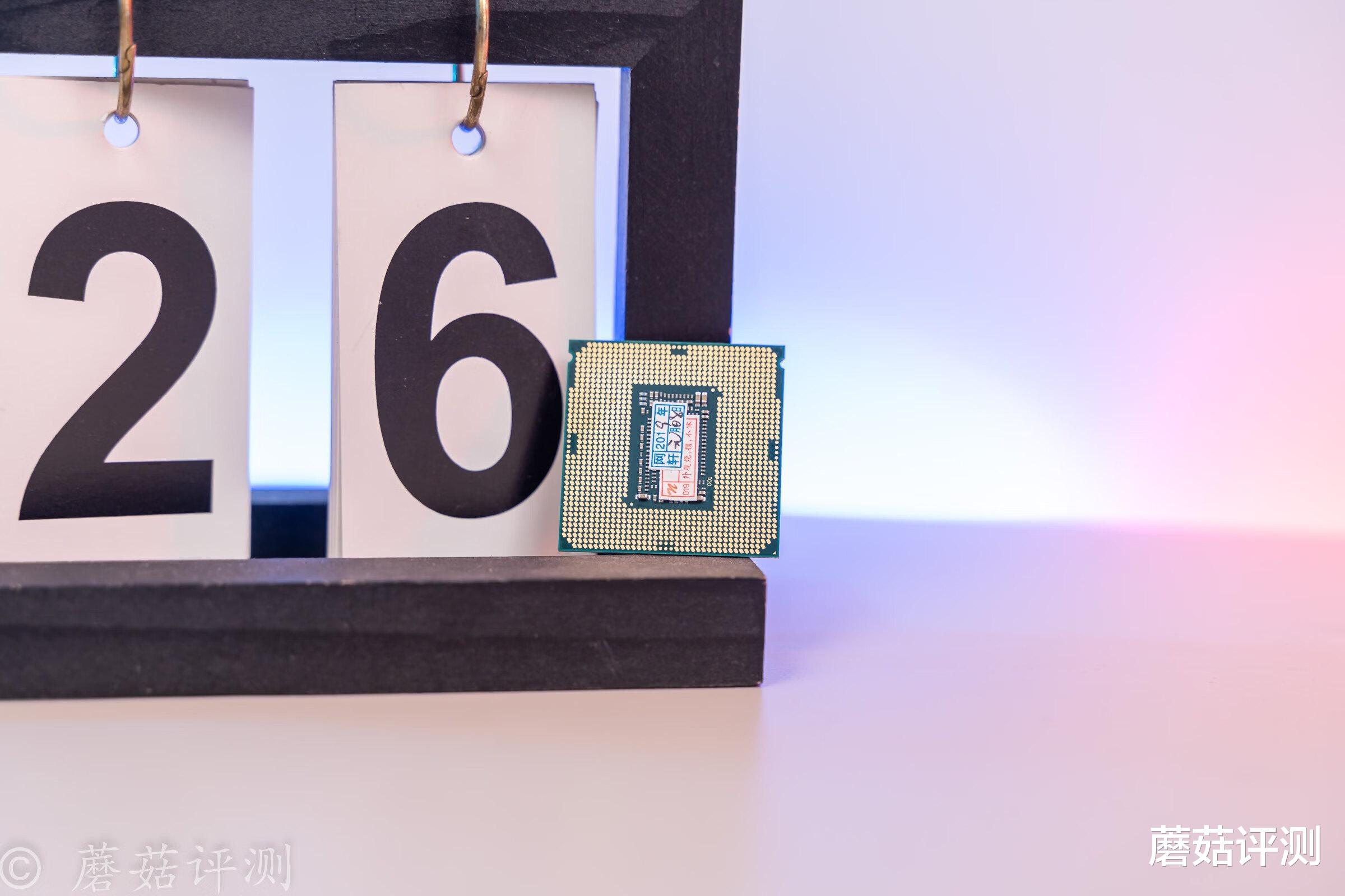 机箱|电脑主机也可以玩“姿态”？异型主机搭配三台显示器的“电竞房”搭建