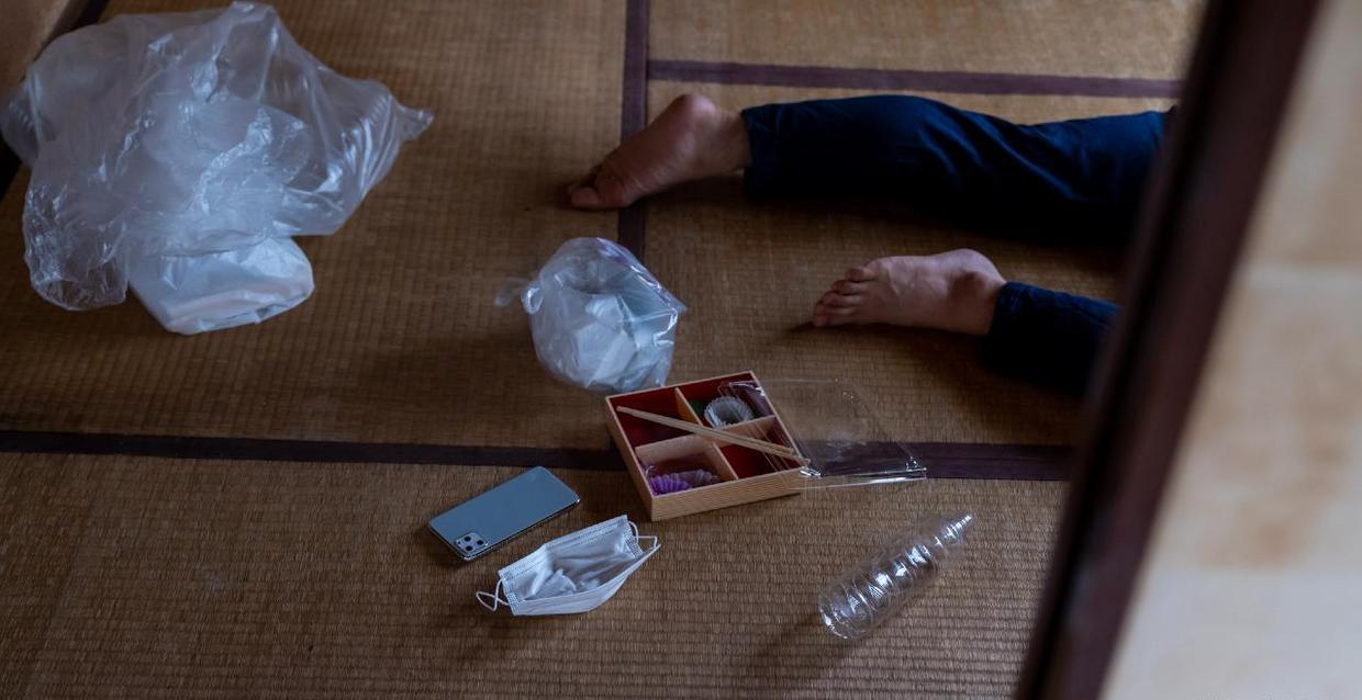 日本70岁父亲秘密囚禁37岁儿子, 致其惨死后立刻自首? 民众: 恐怖但同情……