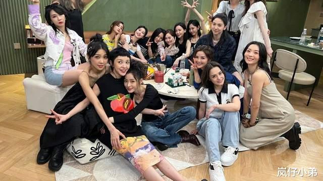 王心凌|郑秀妍又一档综艺官宣，又一次跟王心凌好姐妹竞争，站位惨不忍睹！