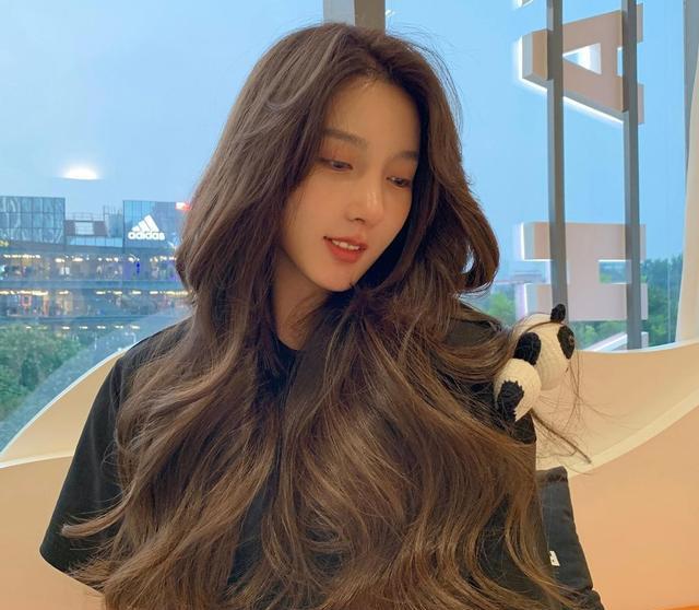 都美竹|都美竹晒生活美照，遭到黑粉讽刺，霸气回怼：这是我的正常生活