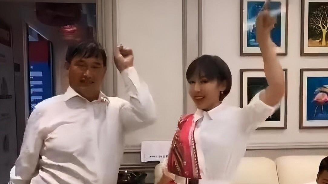 朱之文|不惧绯闻！大衣哥斥资200万拍电影，自己演西门庆，女星演潘金莲