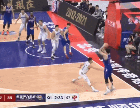 方硕收腿保齐麟~这才是篮球该有