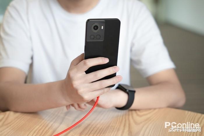 thinkbook|出门才发现忘记给手机充电?最快十分钟满血!