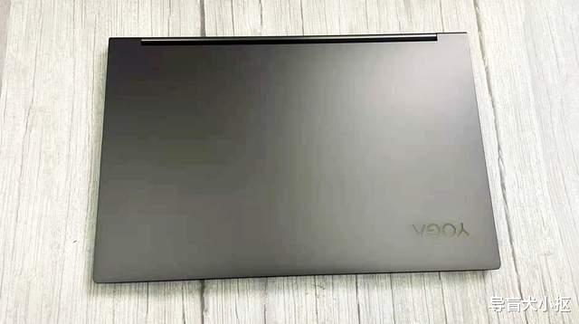 联想|4k分辨率翻转屏，这款联想笔记本电脑，办公使用内容看得更精细