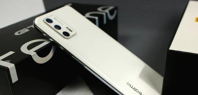 |从2099元跌至1379元,天玑1200+65W,高性能手机沦为真香千元机