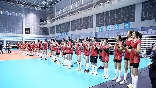 张常宁|新女排将启航，阵容火力不足，蔡斌喊话爱徒回归，张常宁归期未定