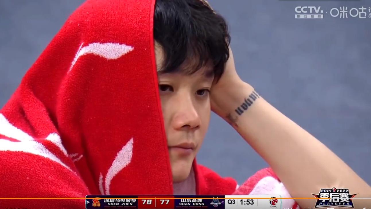 勒克莱尔|唏嘘! 丁彦雨航枯坐替补席看球困得打哈欠, 仅打11分钟空砍7分1助