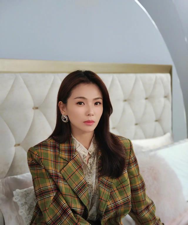 赵又廷|刘涛晒与赵又廷合影，网友评论：还是高圆圆年轻漂亮