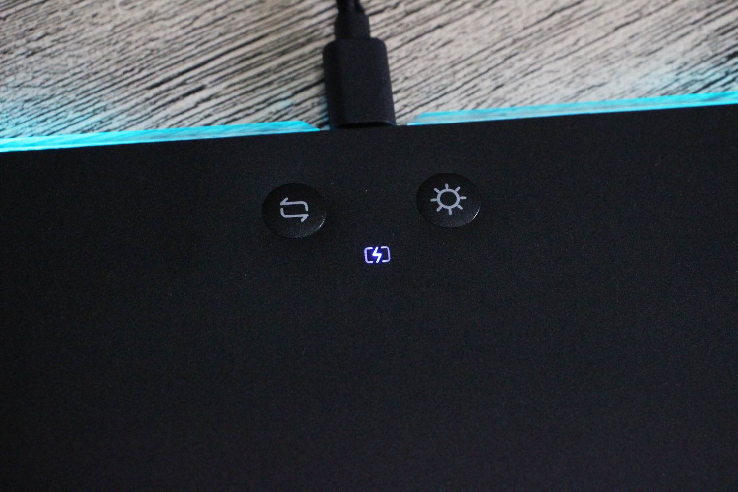 无线充电|畅玩无线新势力:雷柏V10无线充电鼠标硬垫与VT350Q无线充电鼠标评测