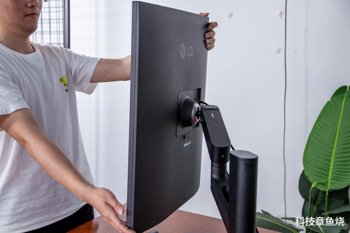 海信|桌面工作的新效率神器,LG 魔方屏体验