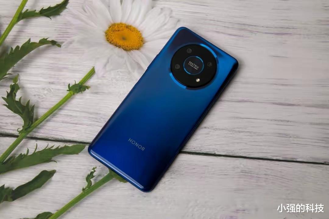 电池|近期哪款手机最值得购买 这三款几乎百分百的好评而且销量还不错