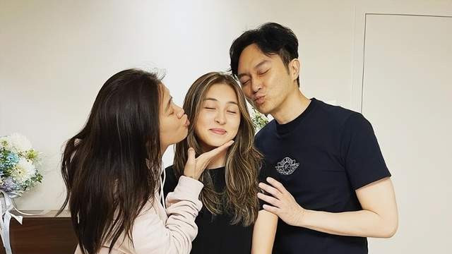 沈月|沈月遇到强劲对手！袁咏仪外甥女争做品牌新宠，野性且不失健康美