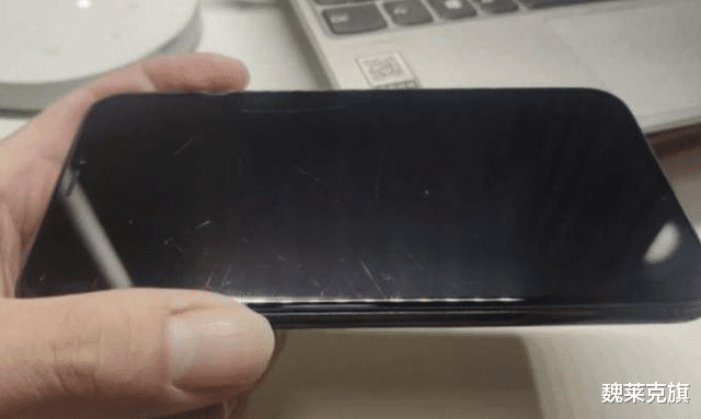主板|智能手机如果从一开始就不贴保护膜，用到最后屏会有什么改变