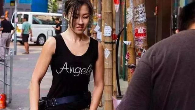 佟丽娅|香港“最美搬运工”朱芊佩：坚持干体力活10年，结婚后现在怎样了？