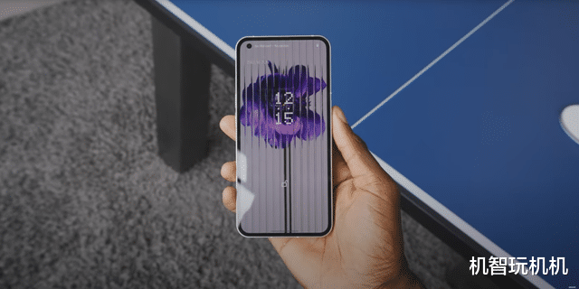 国产手机|号称拳打iPhone脚踢国产手机的海外新秀神机上手！网友：就这？