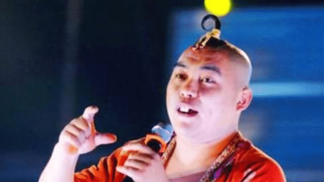 程野|赵本山徒弟程野接白活引争议，顶烈日卖力吹唢呐，事后却收费50W