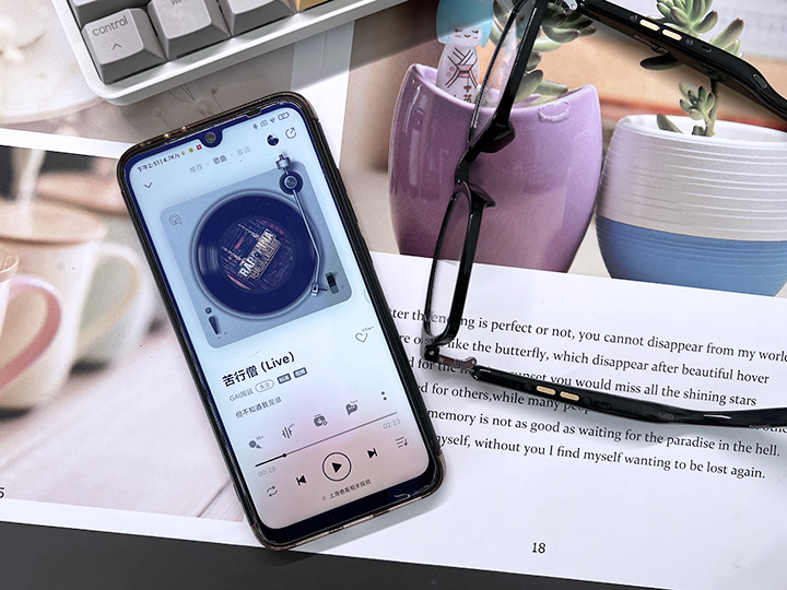 罗永浩|眼镜里塞了个蓝牙耳机是个什么体验？