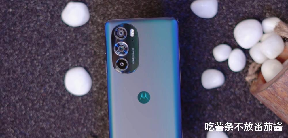 美团买菜|同样是骁龙8+12G+256G，价格却相差7000元，配置差距到底有多大？