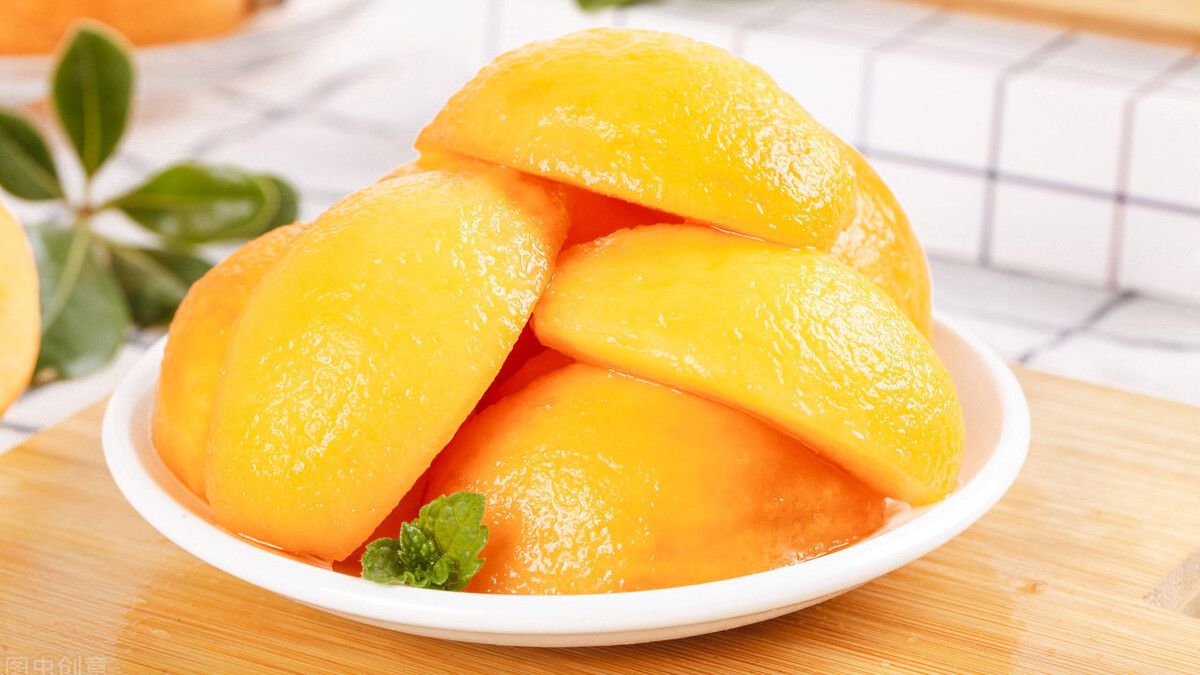 春夏之交养阳为主，无论男女，建议多吃“2菜2果3鱼”，有益健康