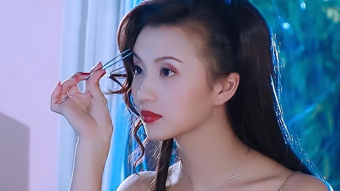 陈好|“万人迷”陈好中戏讲课照流出，未施粉黛仍是佳人，尽显知性魅力