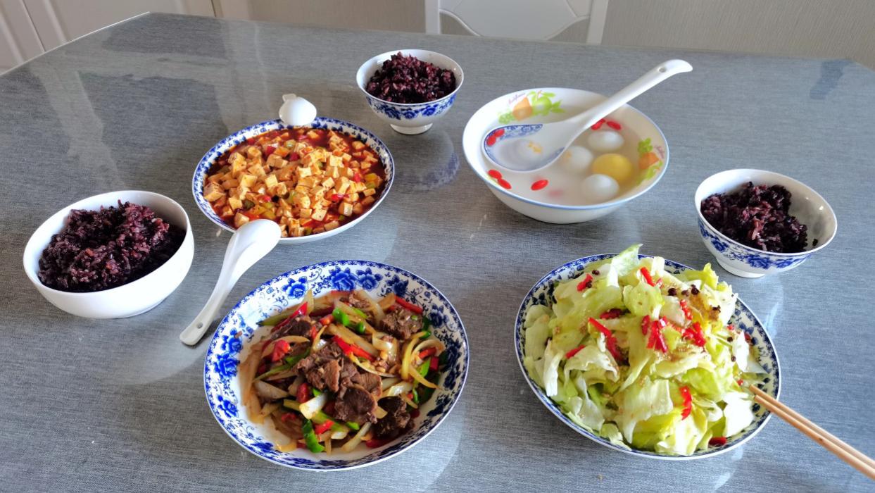 排骨|晒5天晚餐，前3天丰盛，后2天凑合，说出原因：让做父母的心酸