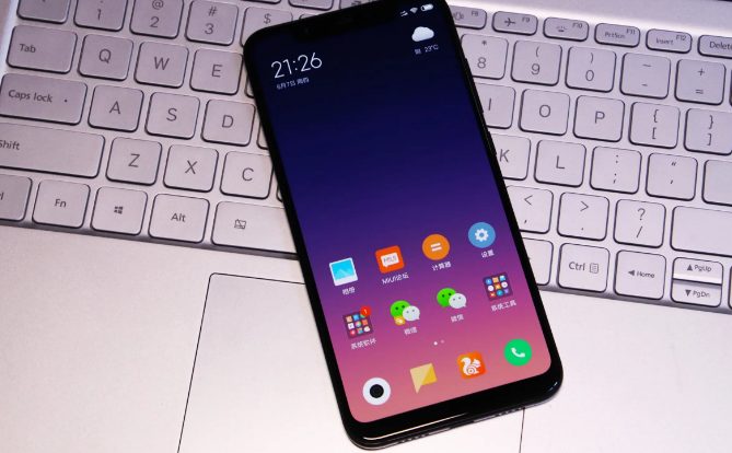 贴膜|米八从六楼摔到五楼一点事没有,没贴膜没套壳,就划了些划痕