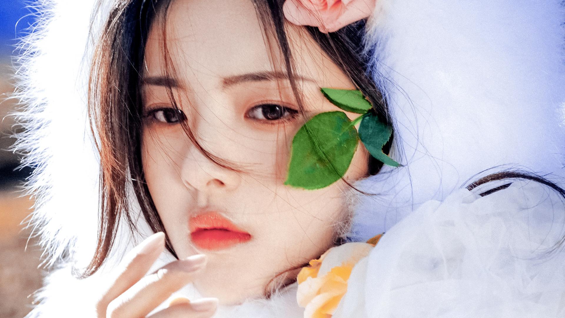 杨超越|杨超越今天的微博超话，满眼都是“荒野玫瑰”大片，网友：每一帧都能当壁纸！