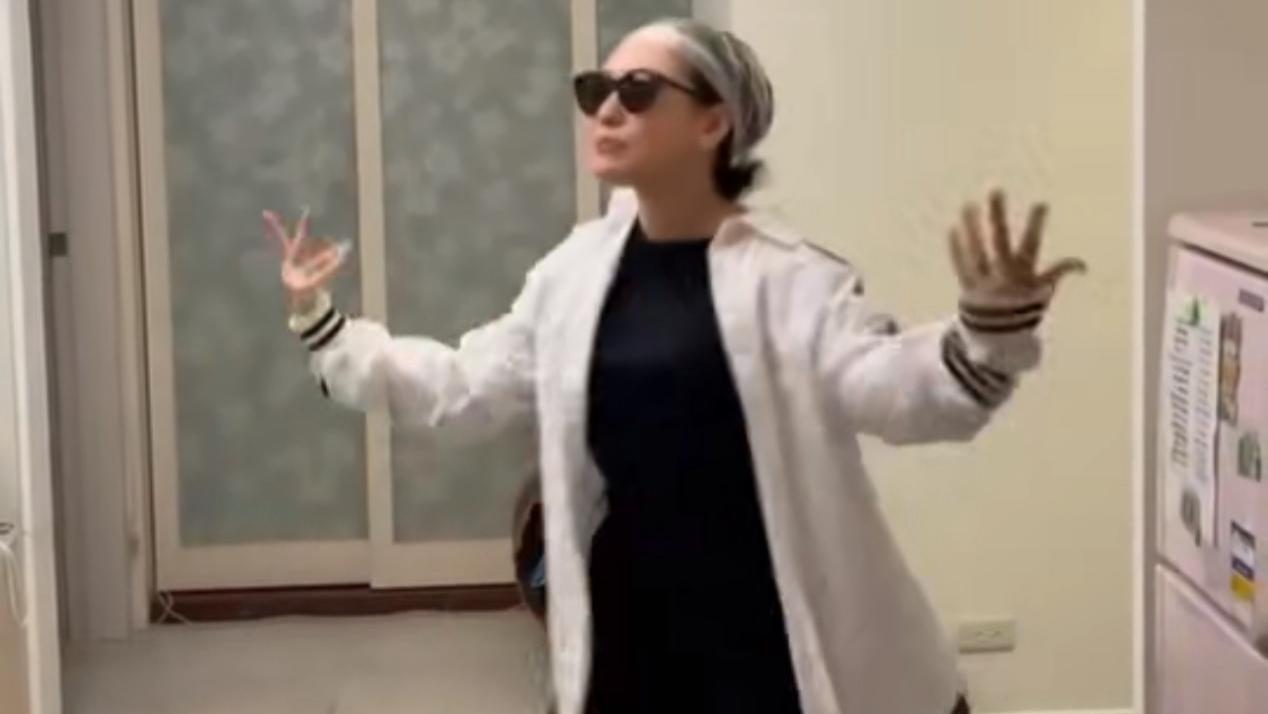 相声演员|小S真是戏精！迎新姐夫回家比大S还兴奋，扮光头模仿具俊晔跳舞