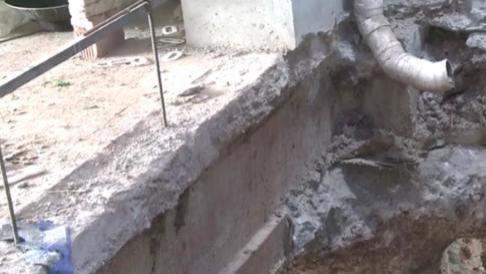 小区一楼业主挖地4米欲建地下室，邻居担惊受怕，有关部门介入！