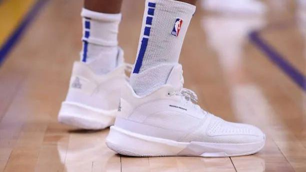 罗斯|NBA球员上脚：罗斯穿Yeezy洞洞鞋，安踏和匹克的球鞋都有！