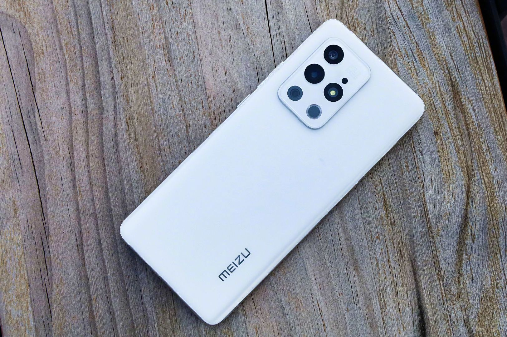 魅族18|奖项收割机？魅族18、18s系列广获认可，潮流PANDAER系列道出关键