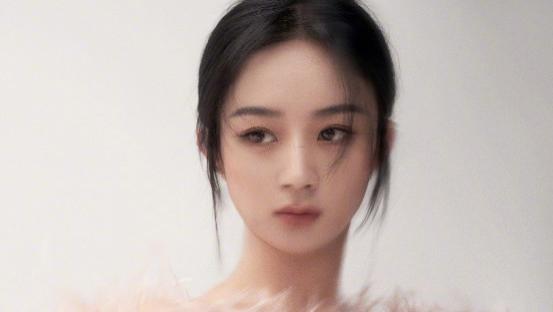 沈傲君|34岁赵丽颖拍时尚大片，P图太过比例失调，网友直呼认不出