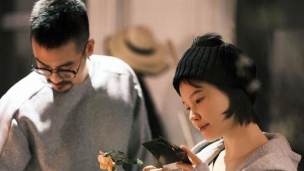 杨子姗|杨子姗官宣产女，吴中天晒母女二人玩耍画面，配文暗中窃喜超有爱