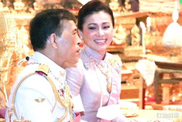 王室敷衍苏提达，结婚纪念日纪录片都是图片，70岁泰王一脸不开心
