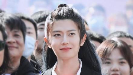 迪丽热巴|任嘉伦穿肌肉衣遭批不敬业，导演首出面澄清，力挺其专业称很辛苦