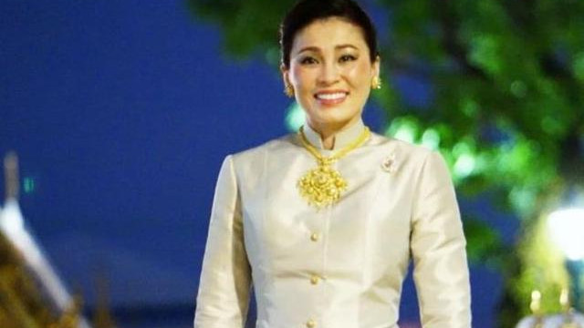 苏提达|苏提达首饰别出心裁，佩戴大金链子亮相，没有王冠照样抢风头