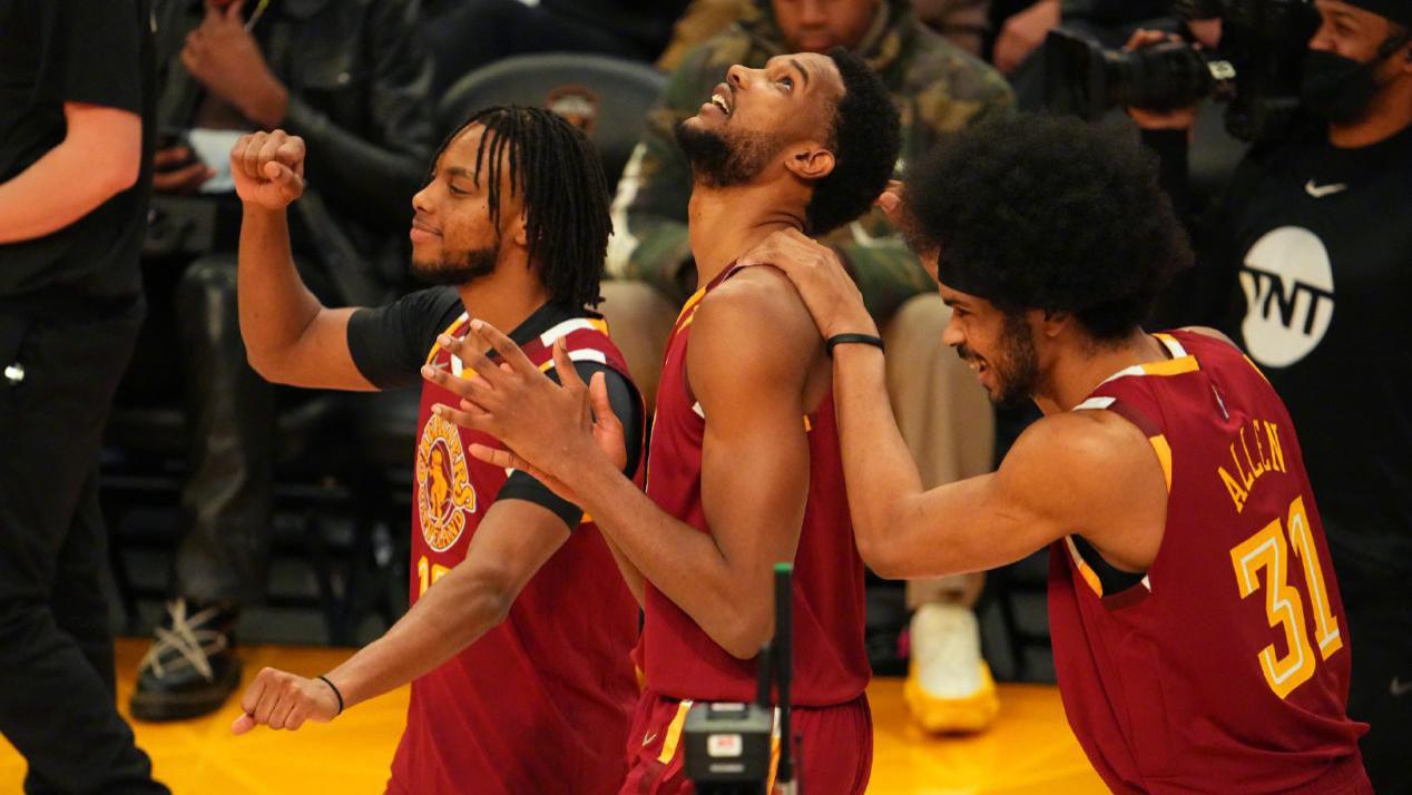老鹰队|NBA  雄鹿VS老鹰  回到主场迎战老鹰，雄鹿有望完成复仇
