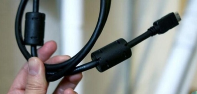 |电线上为什么要穿一个磁环?