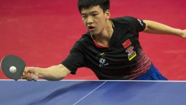 向鹏|国乒资格赛4连胜！03年小将向鹏3-1逆转欧洲劲敌，再赢1场进正赛