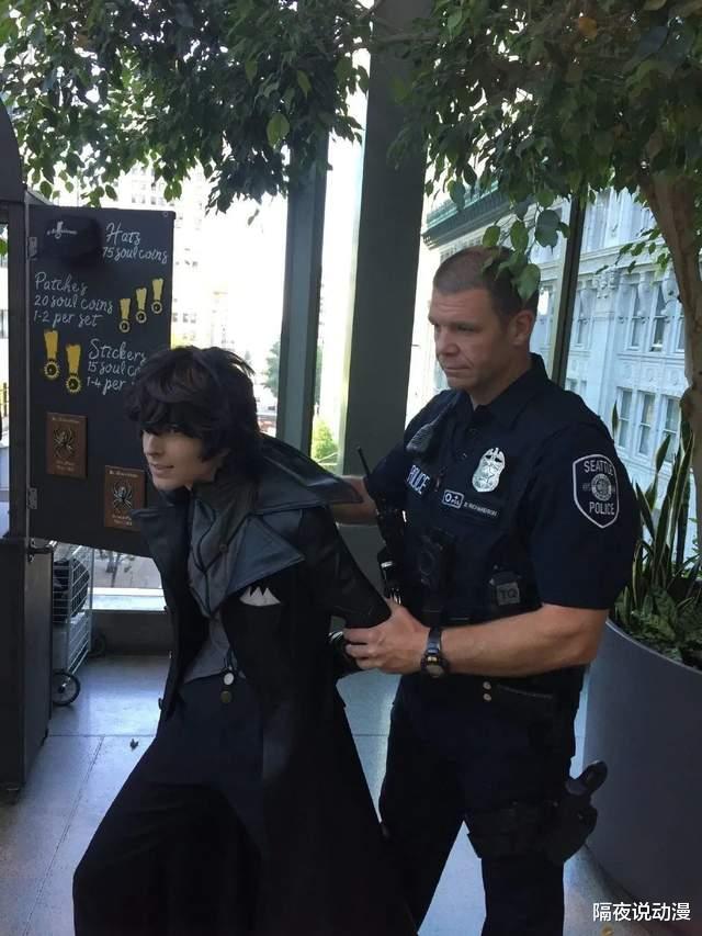 acgn漫评|那些因COS得太逼真被警察逮捕的人，是COS之光？还是污名化？