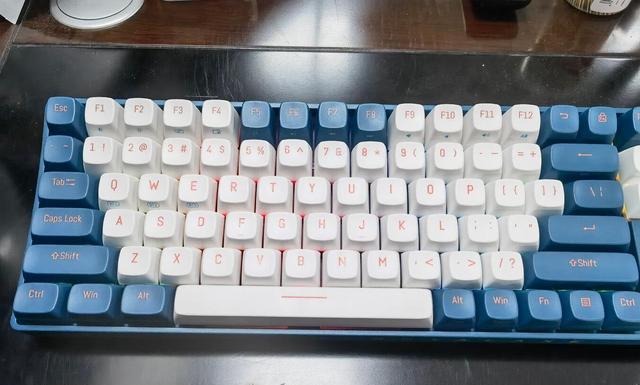 iOS|御斧R108三模机械键盘,TTC二代金粉轴,送给码字的男友礼物