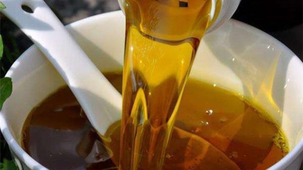 椰子油|食用油健康排行榜，花生油在第三梯队，家里炒菜有什么油最好？