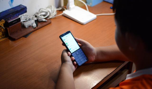 英特尔|触屏+按键+深度防沉迷:专为学生打造的手机,多亲F22Pro评测