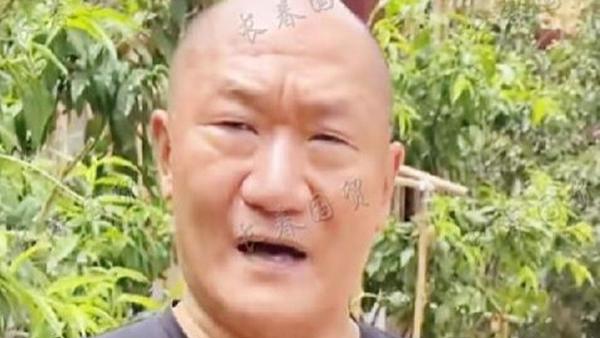 谢东|59岁歌手谢东近照曝光，光头发福变化大与昔日判若两人