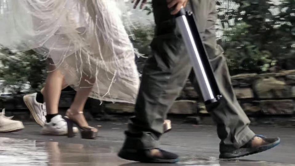 当红女星|baby录制萌探造型仿佛精灵女王，怼脸拍美绝但造型师永远搭不对鞋