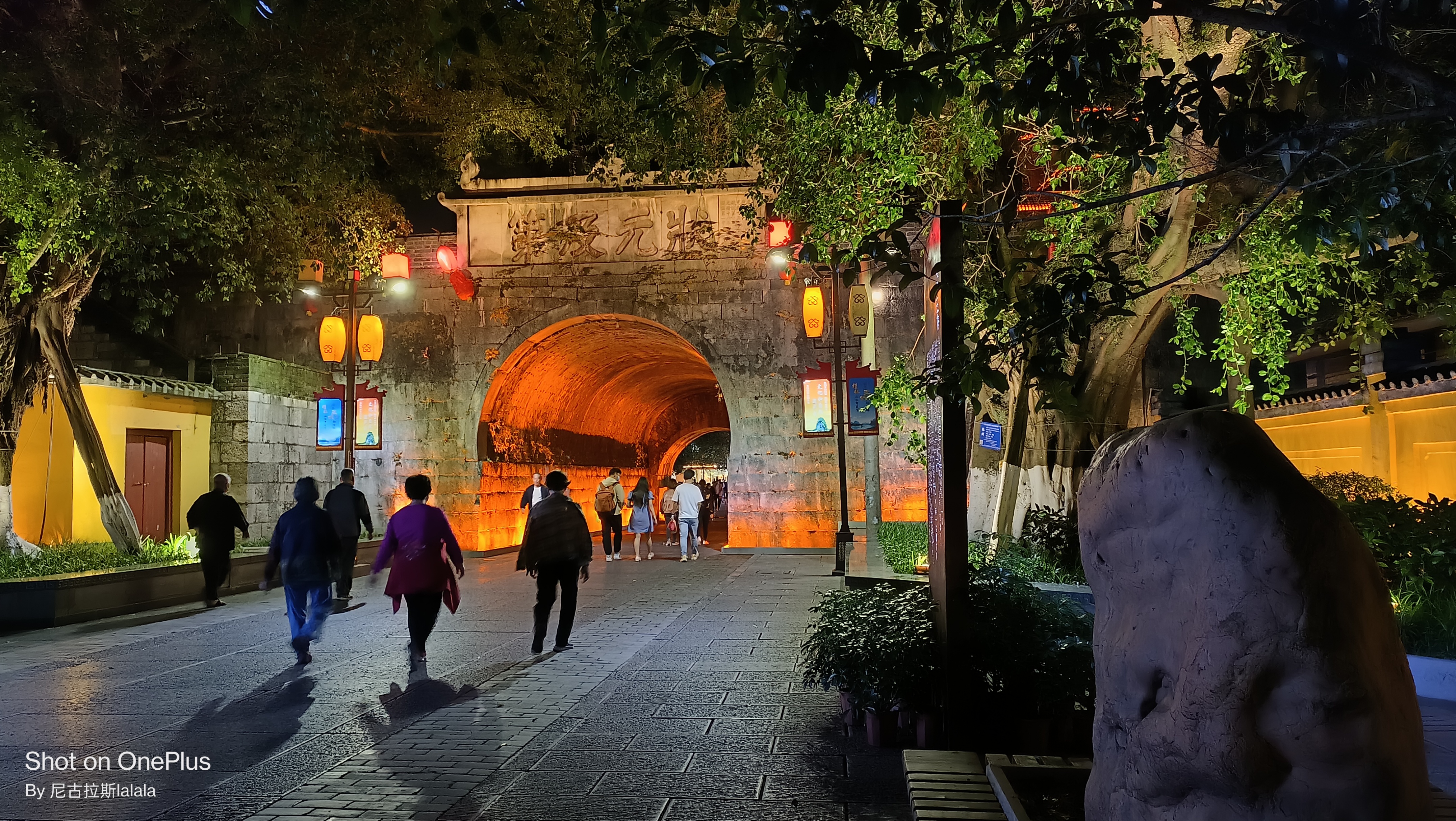 AR|在价格与高能两者间如何选择?一加 Ace 竞速版上手详评