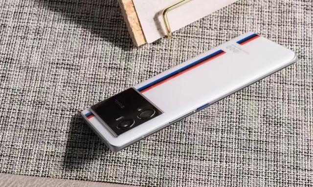 iqoo|iQOO10Pro影像再升级，自研芯+5000万双主摄，全球首发200W快充